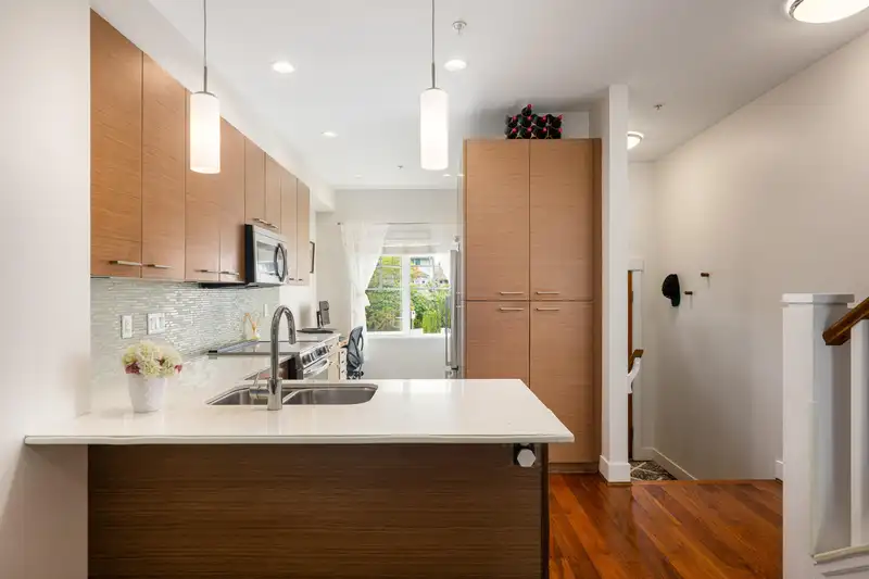 7 7198 BARNET ROAD - photo 4 of 36