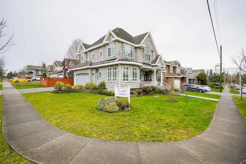 7811 148 STREET - photo 1 of 40