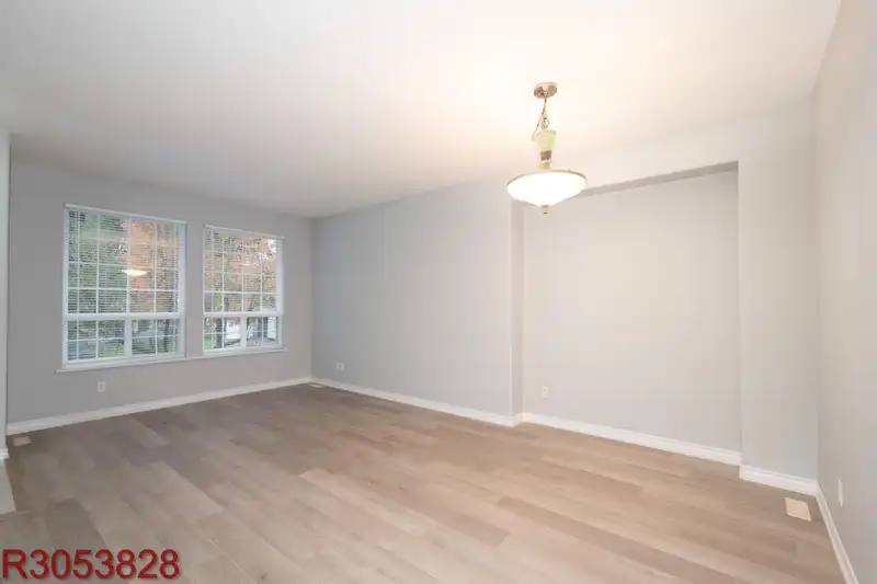 24105 102 AVENUE - photo 3 of 40