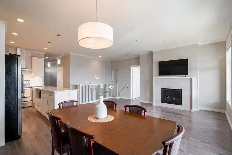 7 7138 210 STREET - photo 3 of 36