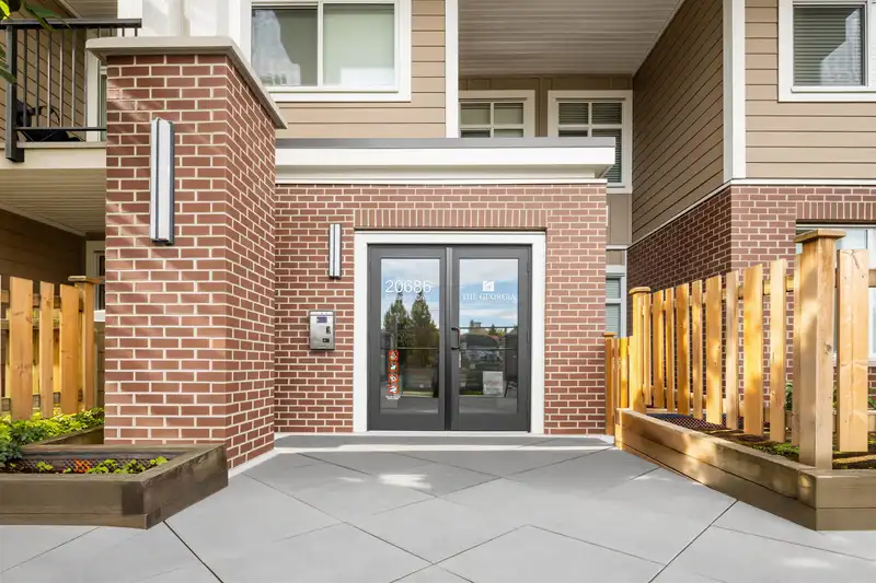 209 20686 EASTLEIGH CRESCENT - photo 4 of 24