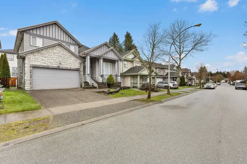 5835 139 STREET - photo 2 of 40