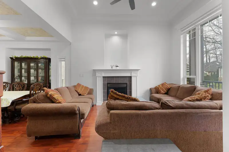 5835 139 STREET - photo 3 of 40