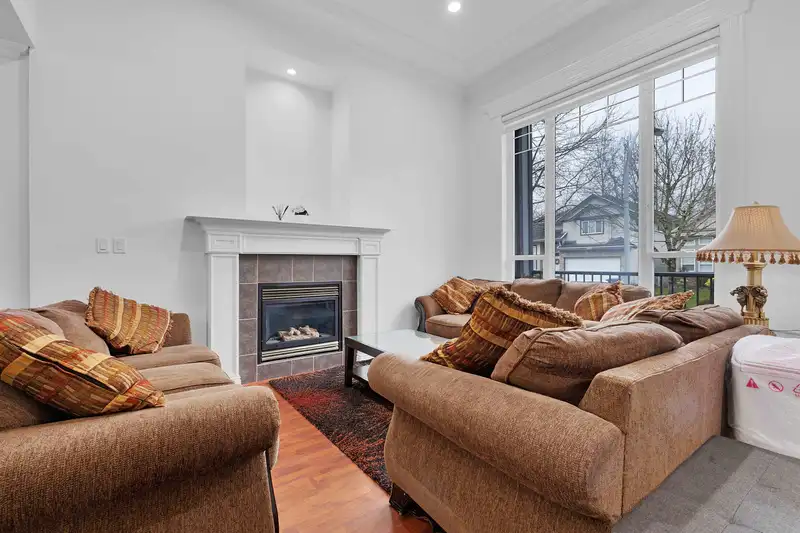 5835 139 STREET - photo 4 of 40