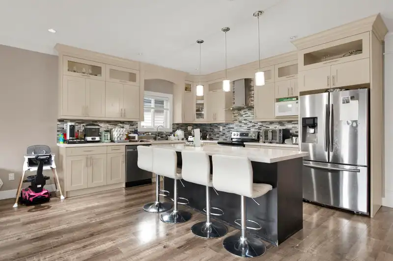 3176 ENGINEER CRESCENT - photo 2 of 22