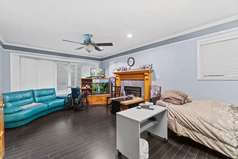 1405 EDINBURGH STREET - photo 3 of 34