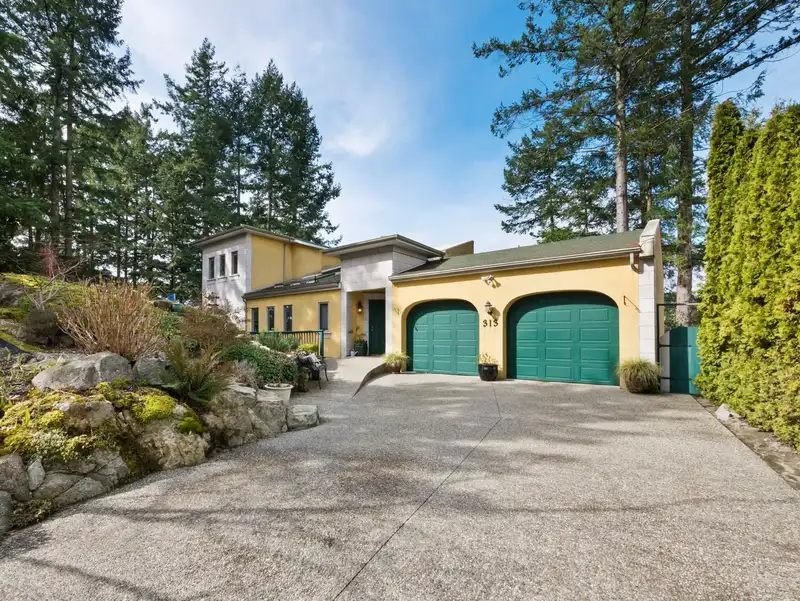313 SKYLINE DRIVE - photo 1 of 34