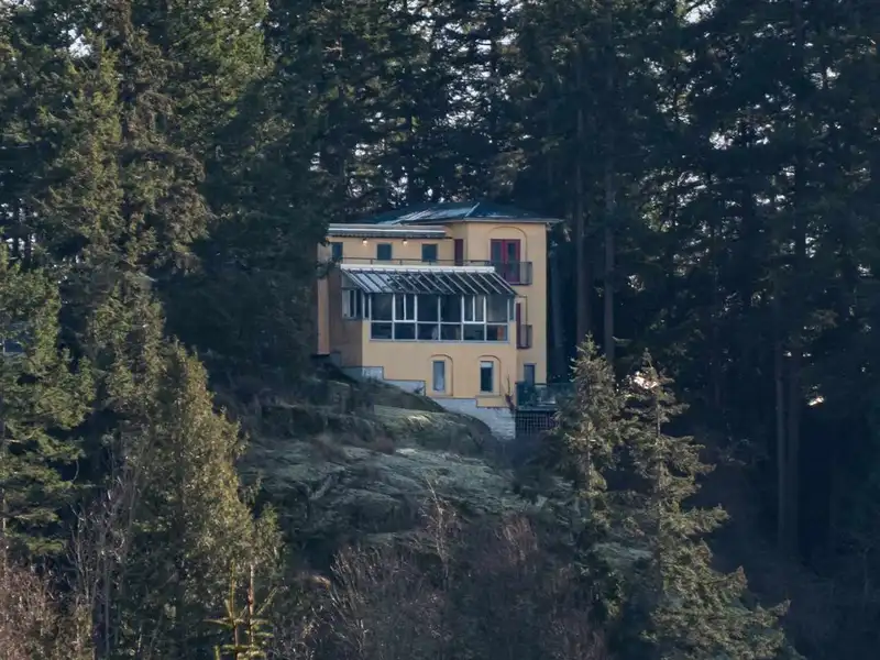 313 SKYLINE DRIVE - photo 3 of 34