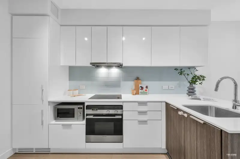 1605 1308 HORNBY STREET - photo 2 of 25