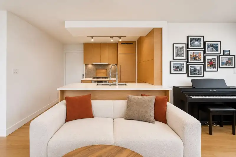 1901 565 SMITHE STREET - photo 2 of 16