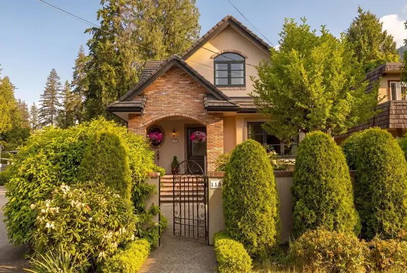 1134 MONTROYAL BOULEVARD - photo 1 of 40
