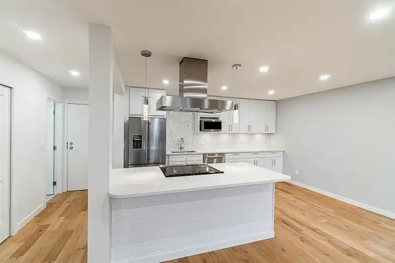 106 20460 54 AVENUE - photo 2 of 32