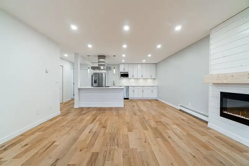 106 20460 54 AVENUE - photo 3 of 32