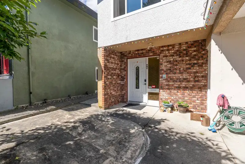 45 N STRATFORD AVENUE - photo 4 of 36