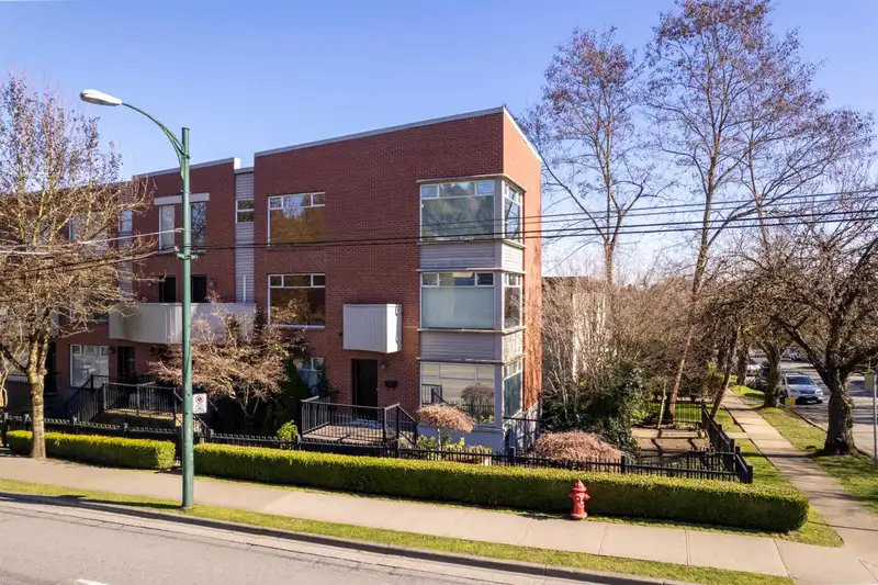 999 W 20TH AVENUE - photo 2 of 22