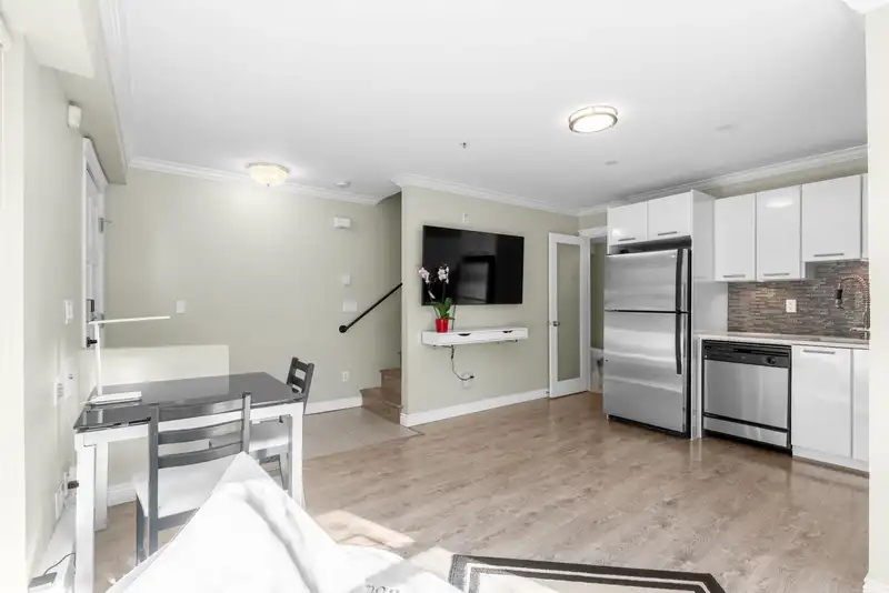 999 W 20TH AVENUE - photo 4 of 22