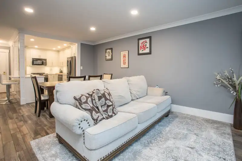507 1350 VIDAL STREET - photo 3 of 34