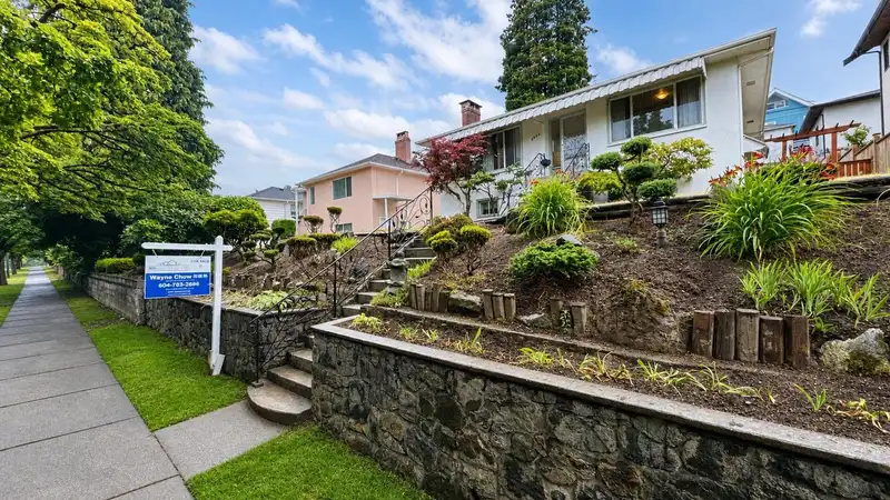 2965 E 8TH AVENUE - photo 4 of 38
