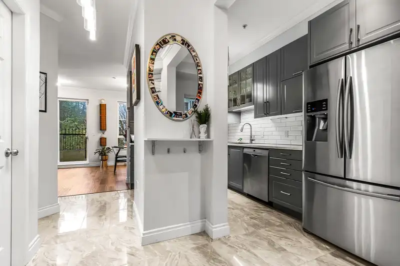 204 815 FIRST STREET - photo 4 of 31