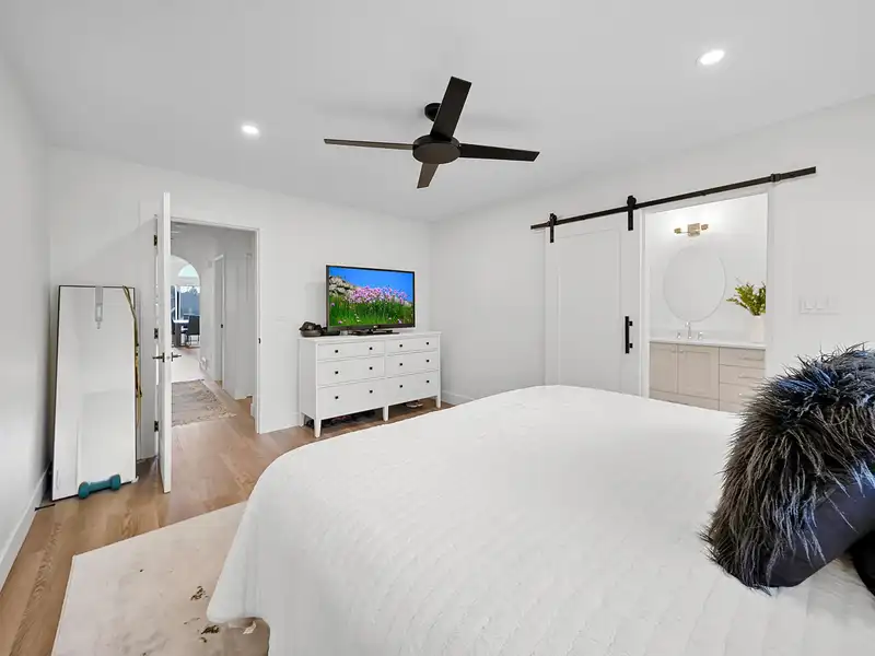 15641 107 AVENUE - photo 4 of 40