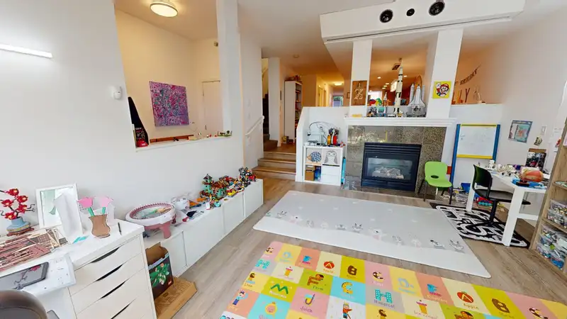 1040 QUEBEC STREET - photo 4 of 35