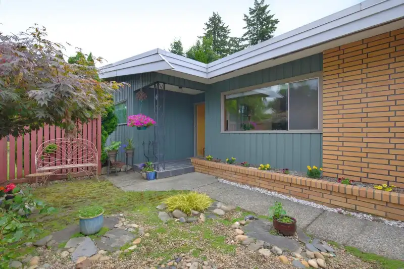 2822 UPLAND CRESCENT - photo 1 of 40