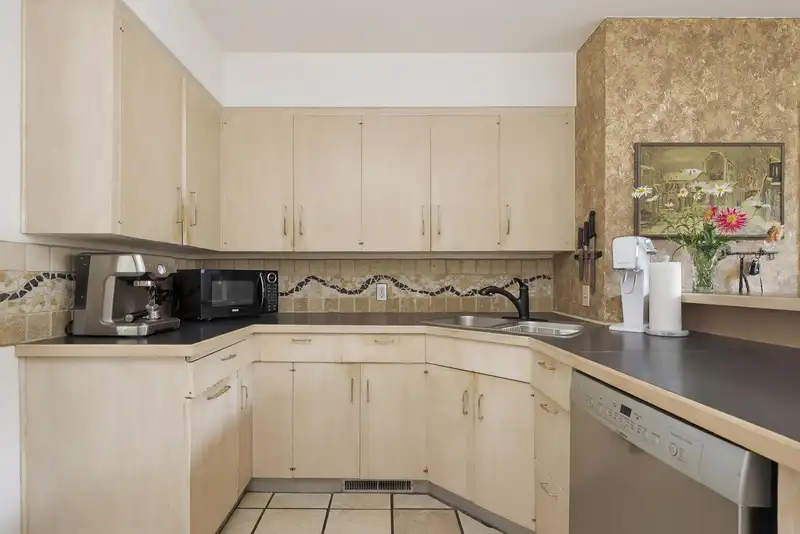 2822 UPLAND CRESCENT - photo 3 of 40