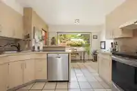 2822 UPLAND CRESCENT - thumbnail 5