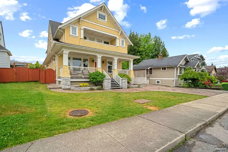 221 NINTH AVENUE - photo 2 of 40