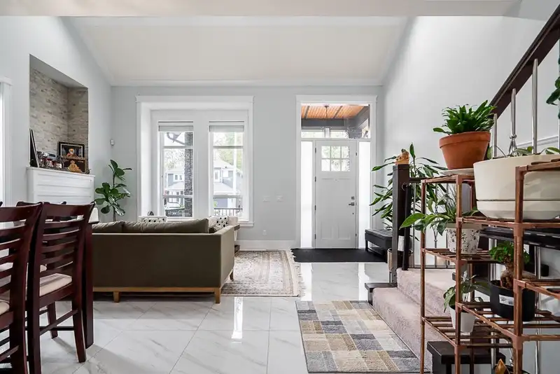 5832 140A PLACE - photo 3 of 5