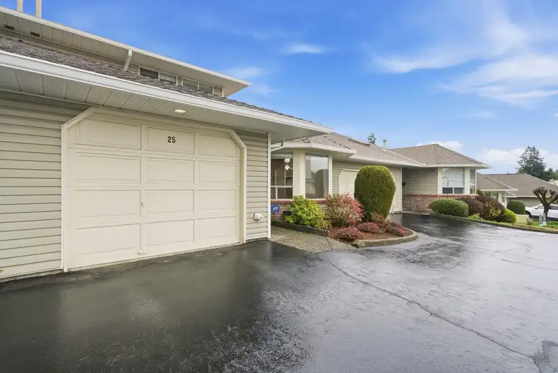 25 32615 MURRAY AVENUE - photo 2 of 33