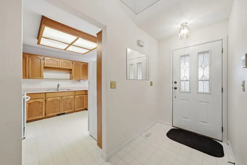 25 32615 MURRAY AVENUE - photo 3 of 33