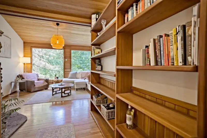 187 S WARBLER ROAD - photo 4 of 40
