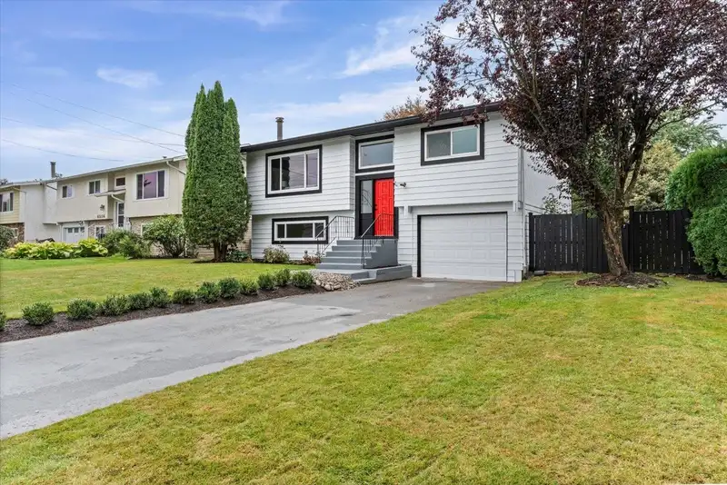 45146 TRUTCH AVENUE - photo 4 of 38