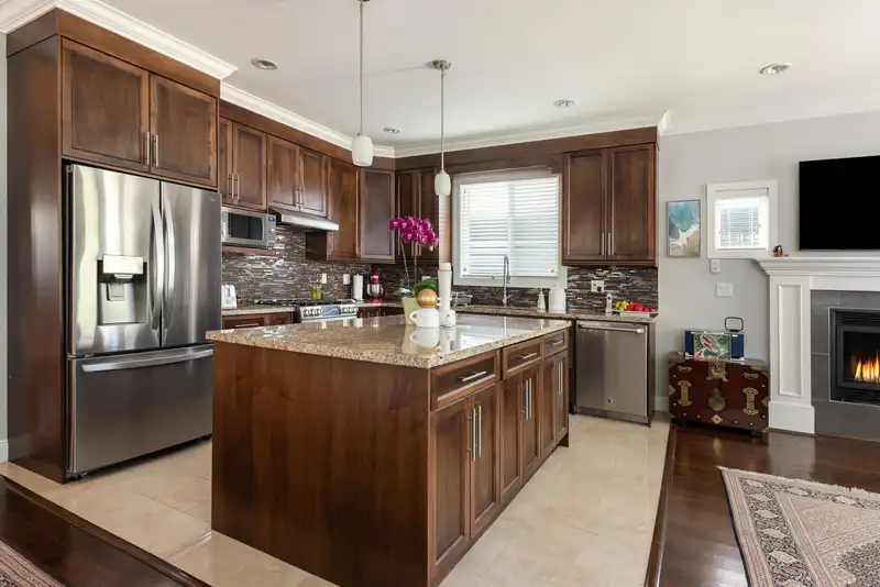362 E 21ST STREET - photo 3 of 40