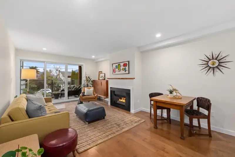 204 2336 WALL STREET - photo 1 of 35