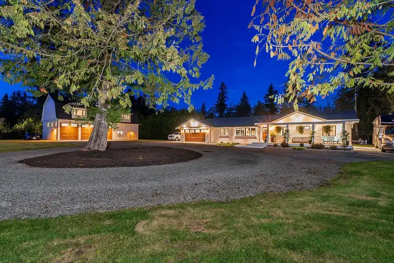4650 MARTINGALE CRESCENT - photo 1 of 39