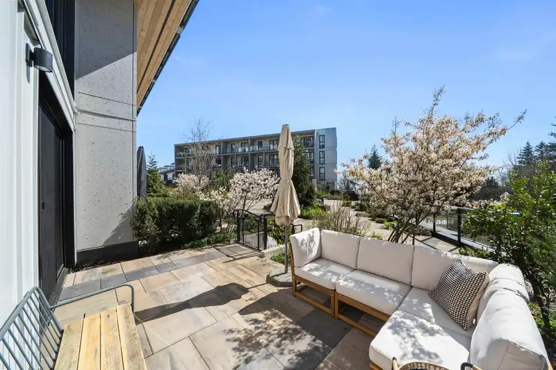 209 9888 UNIVERSITY CRESCENT - photo 2 of 40