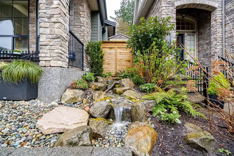 16308 27A AVENUE - photo 3 of 39