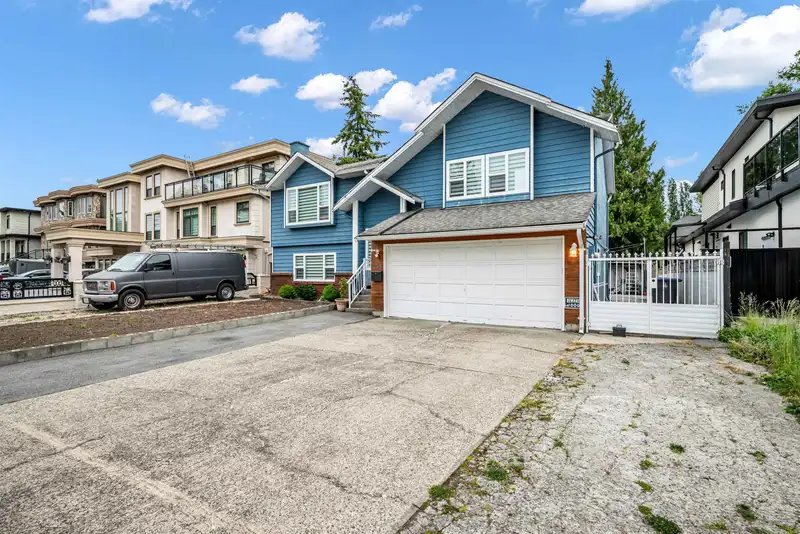 6268 129 STREET - photo 2 of 34