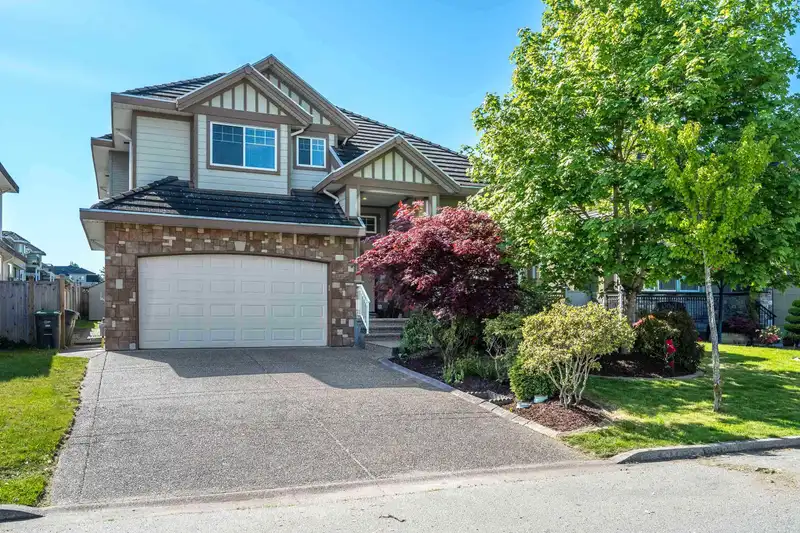 7625 151A STREET - photo 1 of 1