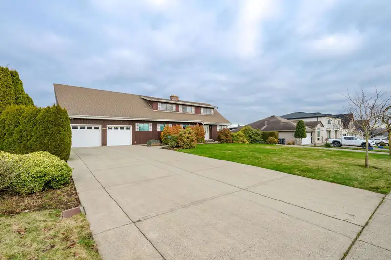 27007 25 AVENUE - photo 3 of 40