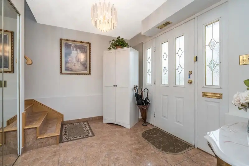 5262 CLARENDON STREET - photo 3 of 33