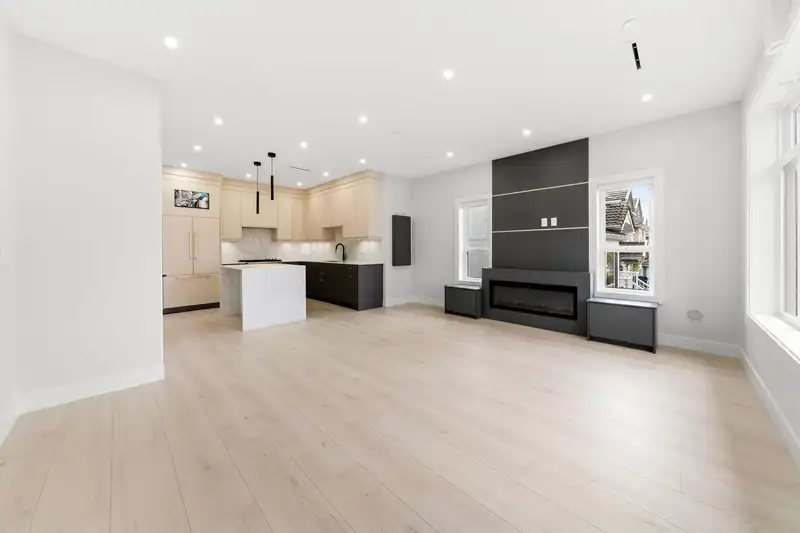 1 3274 E 44TH AVENUE - photo 2 of 40