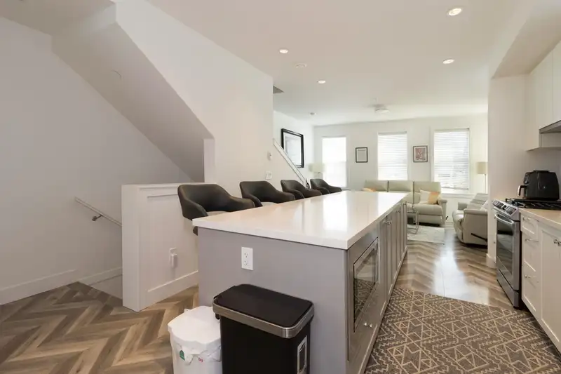 5 8161 201 STREET STREET - photo 2 of 30