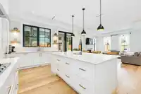 1577 131 STREET - thumbnail 7