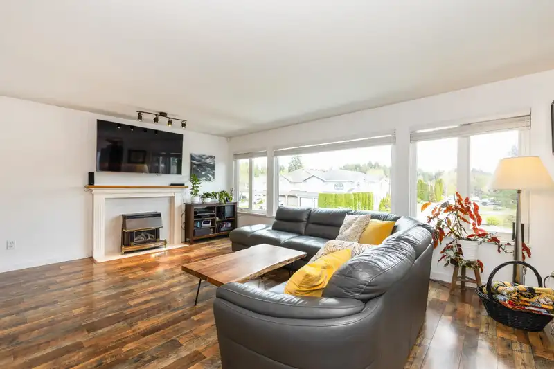 3843 TORONTO STREET - photo 2 of 34