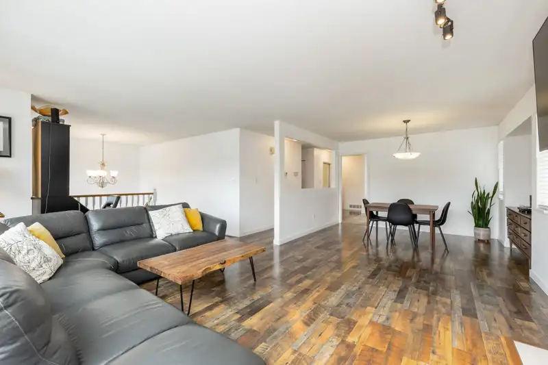 3843 TORONTO STREET - photo 4 of 34