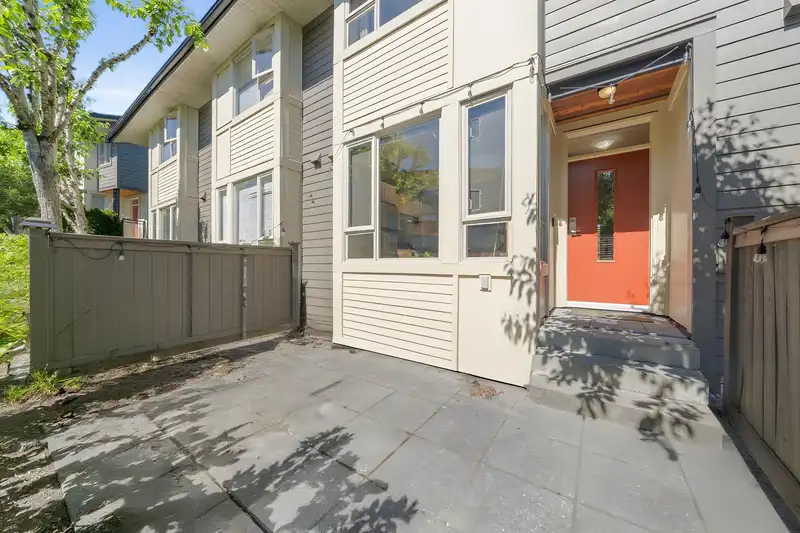 131 9229 UNIVERSITY CRESCENT - photo 2 of 38