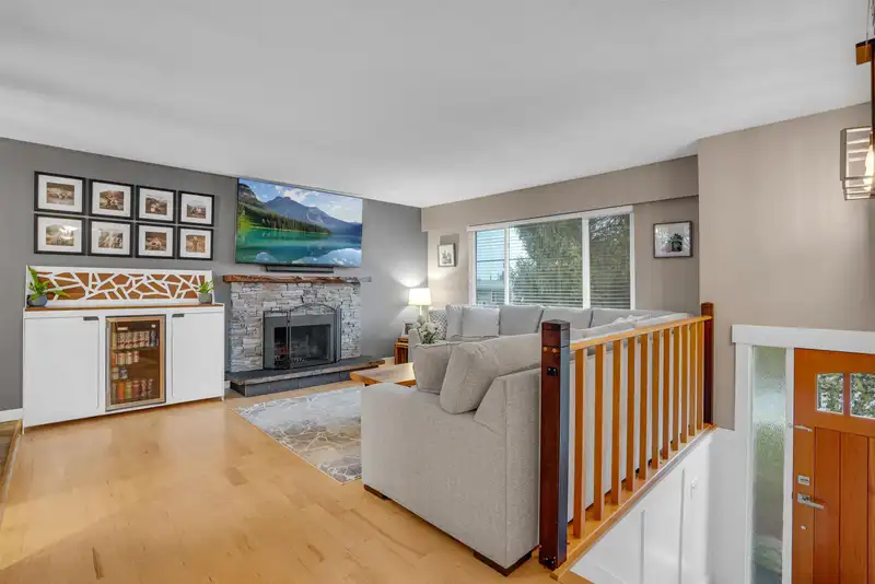 11472 85 AVENUE - photo 3 of 36
